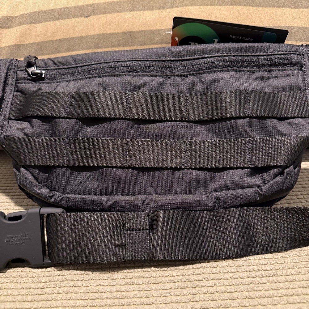 Oakley Stretch Logo Belt Bag - Picture 3 of 7